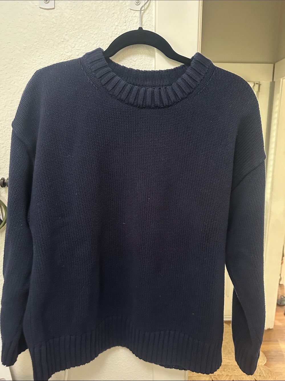 GAP crewneck 100 percent cotton sweater size M.